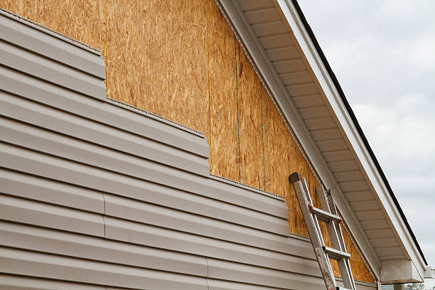 Professional Fiber Cement Siding technician working in Saluda, VA